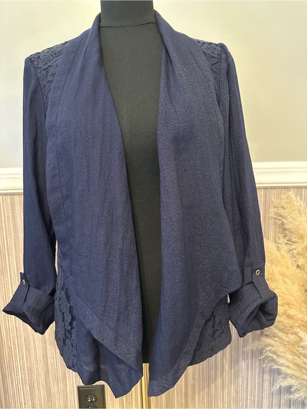 Chico’s Navy Lace Inset Waterfall Blazer Jacket Size 1 Open‎ Front